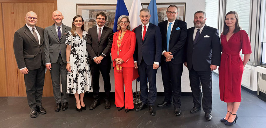 Minister cyfryzacji Krzysztof Gawkowski rozmawiał w Genewie o sztucznej inteligencji