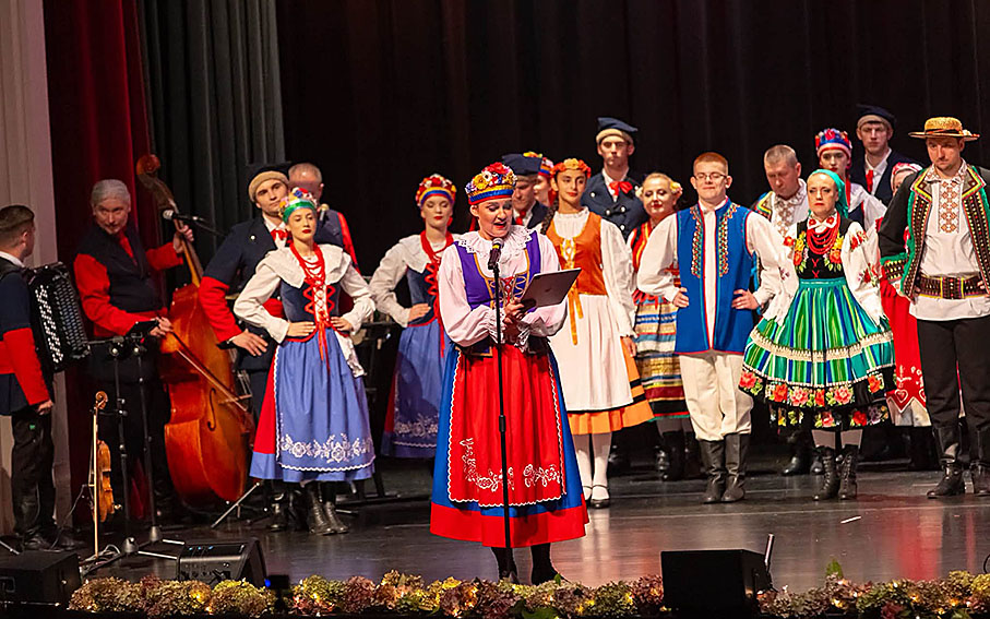 20 lat z polskim folklorem